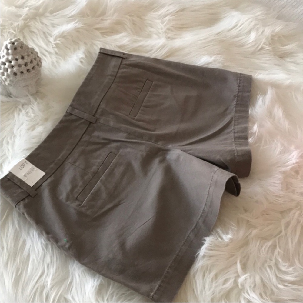 NWT Loft Shorts Size 4 excellent condition no rips no tears no stains.
#243 - Picture 2 of 6
